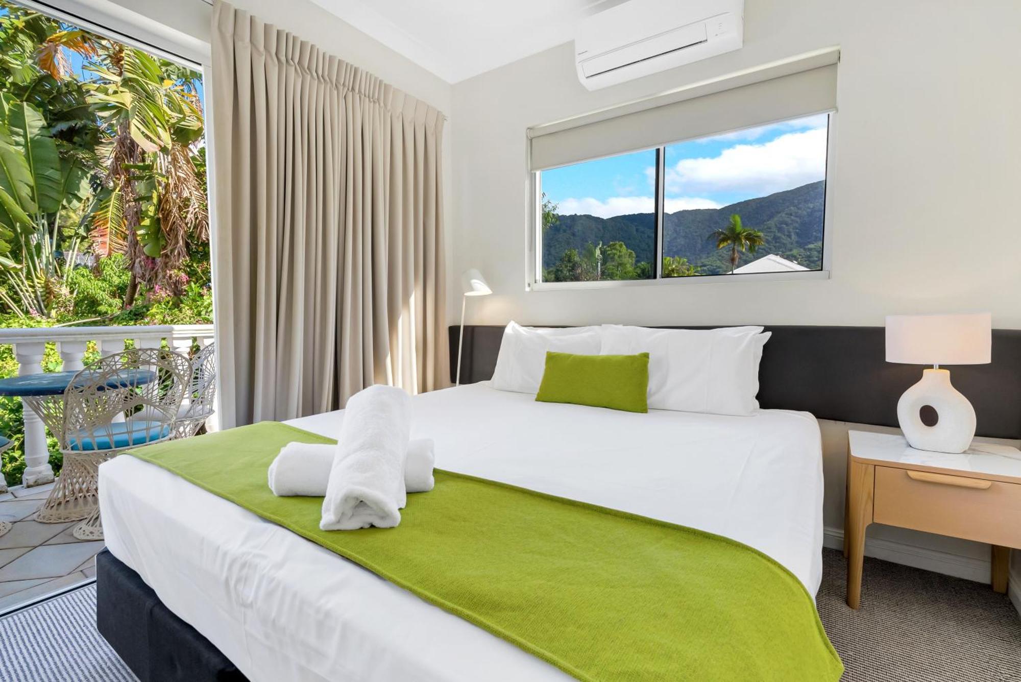 Sarayi Boutique Hotel Palm Cove Exterior foto