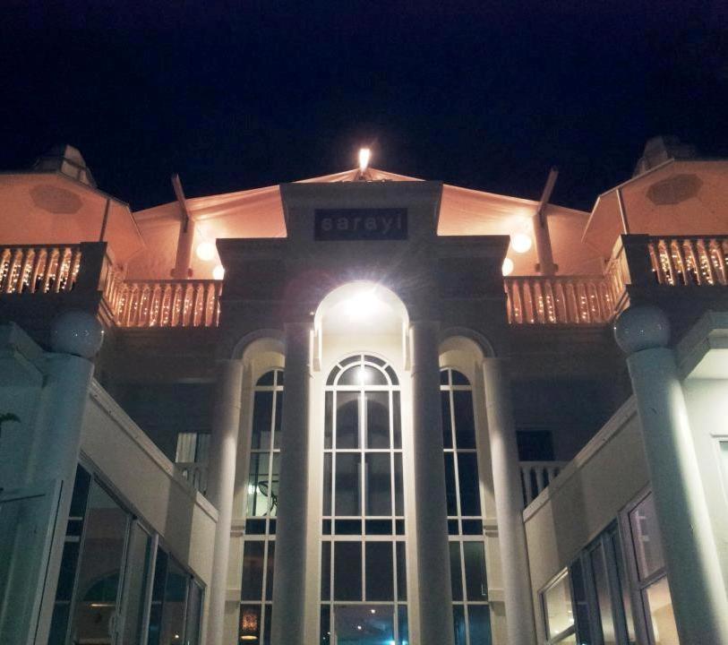 Sarayi Boutique Hotel Palm Cove Exterior foto